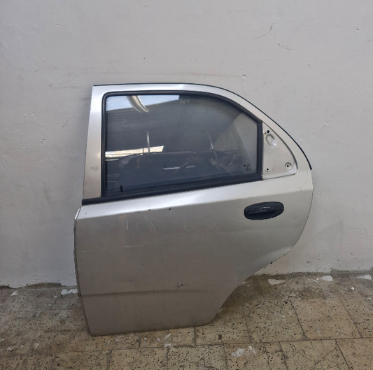 Puerta aveo family trasera izquierda