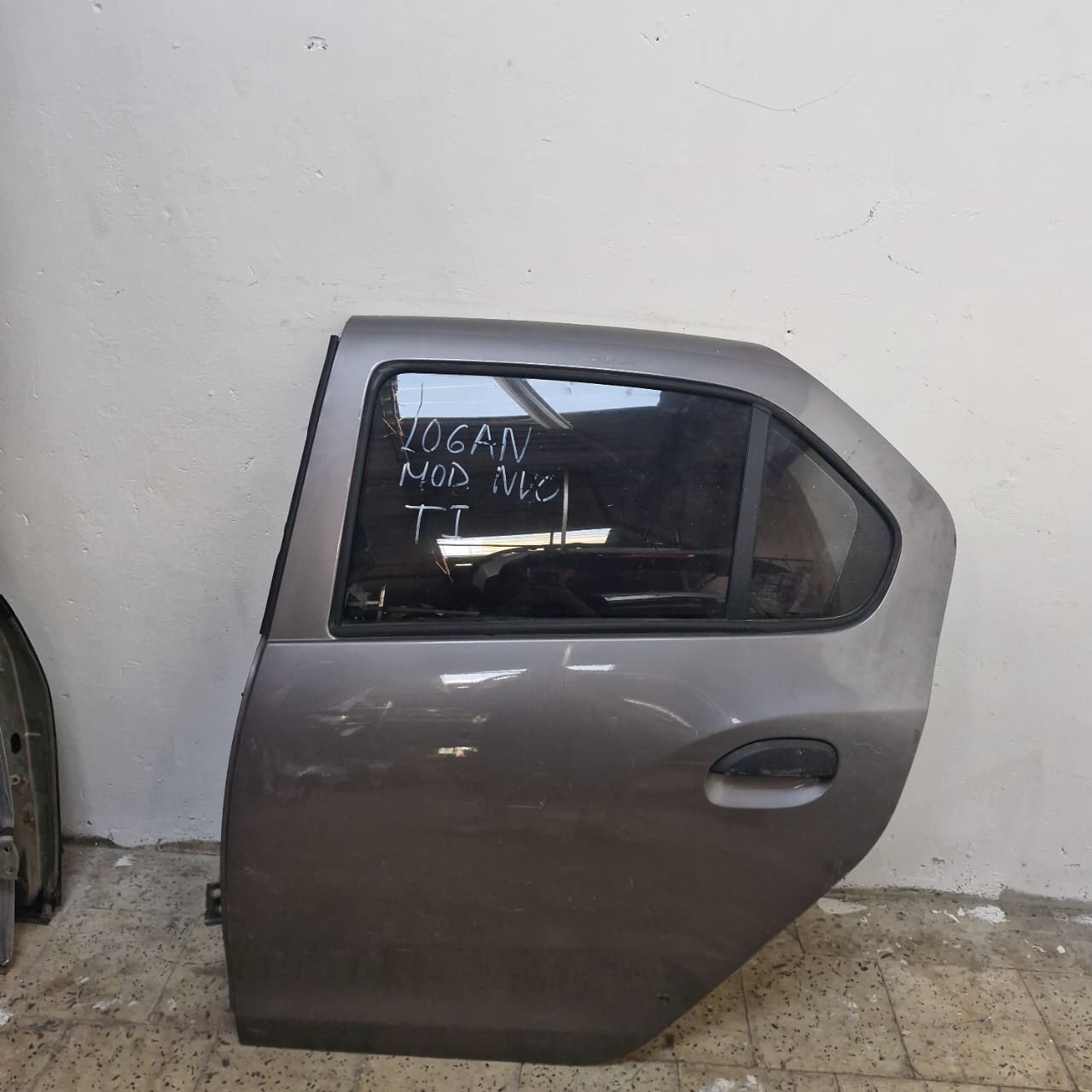 Puerta logan trasera izquierda modelo viejo