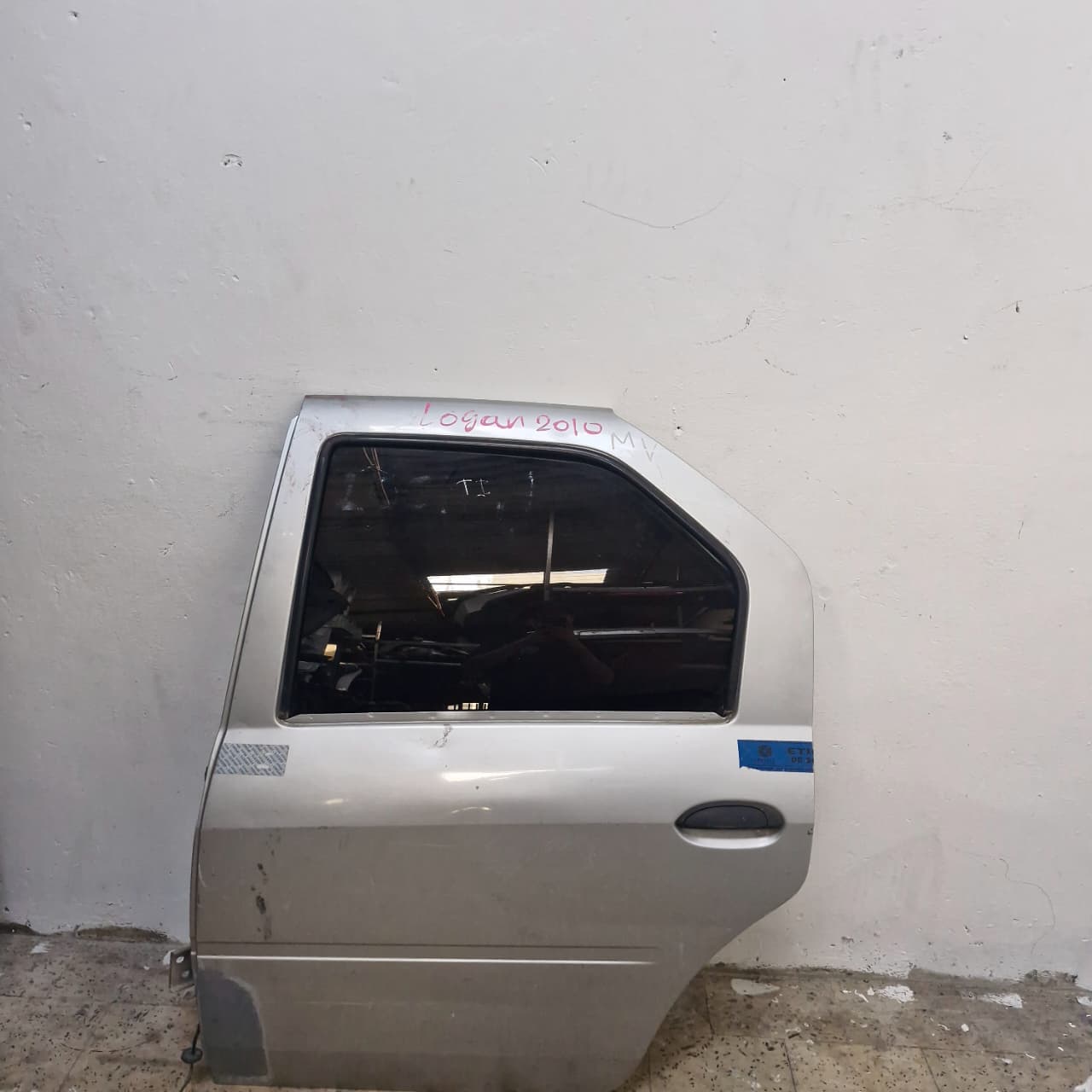 Puerta logan  trasera izquierda modelo viejo